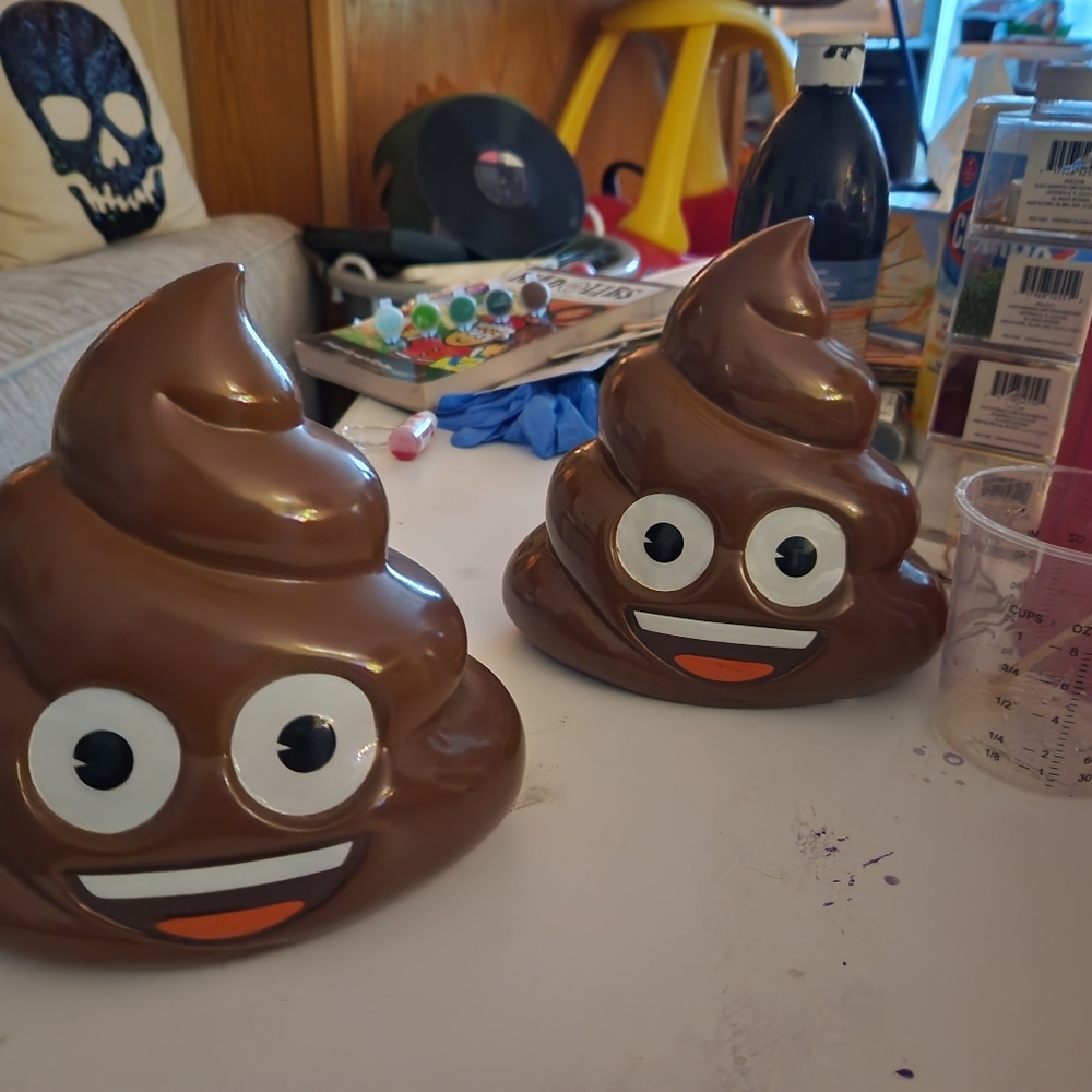Emoji poop bank